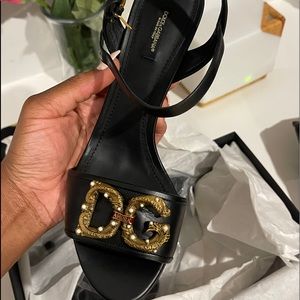 BRAND NEW/ NEVER WORN/ STILL IN THE BOX/ COMES WITH THE RECEIPT